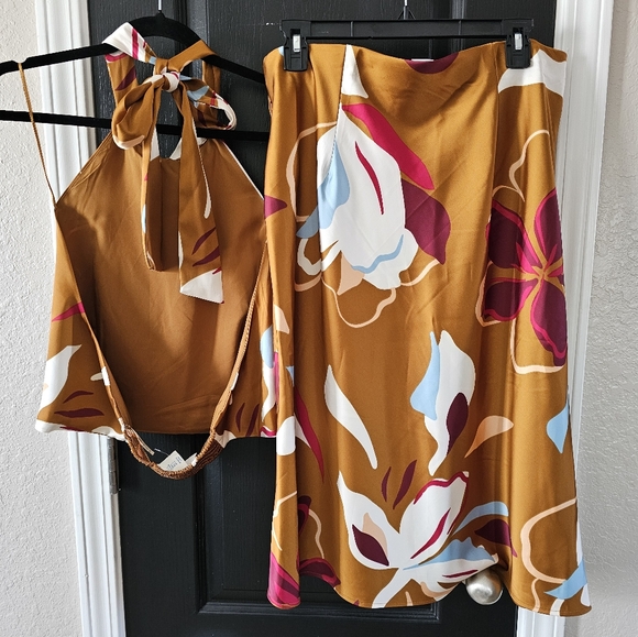 Sigrid Olsen 2 Piece Halter & Skirt Set - Picture 2 of 8